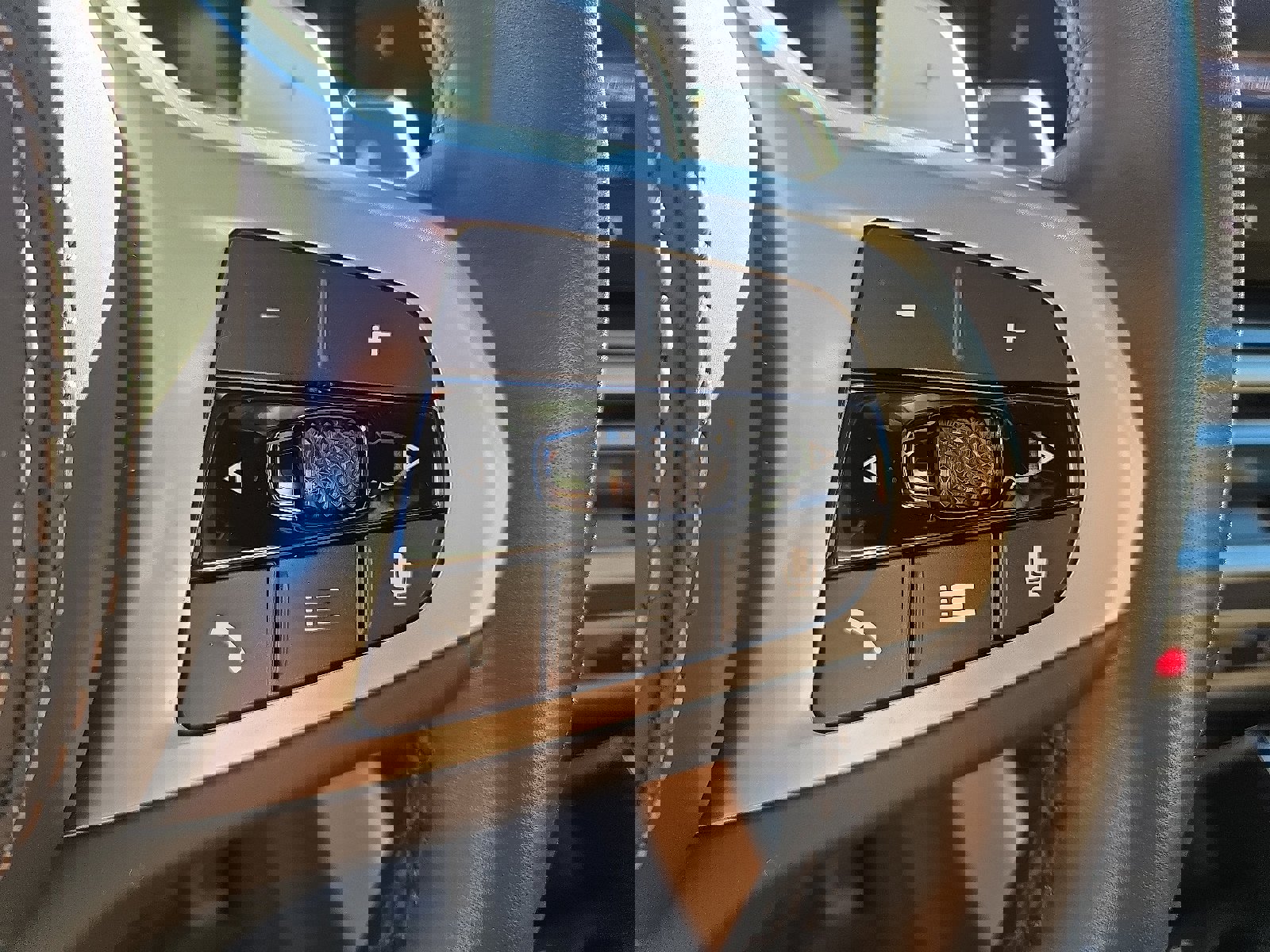 Used 2026 BMW X5 xDrive50e w/ M Sport Package image 24