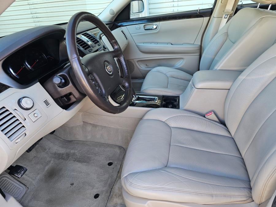 Used 2008 Cadillac DTS w/ Sun And Navigation Package FWD image 7