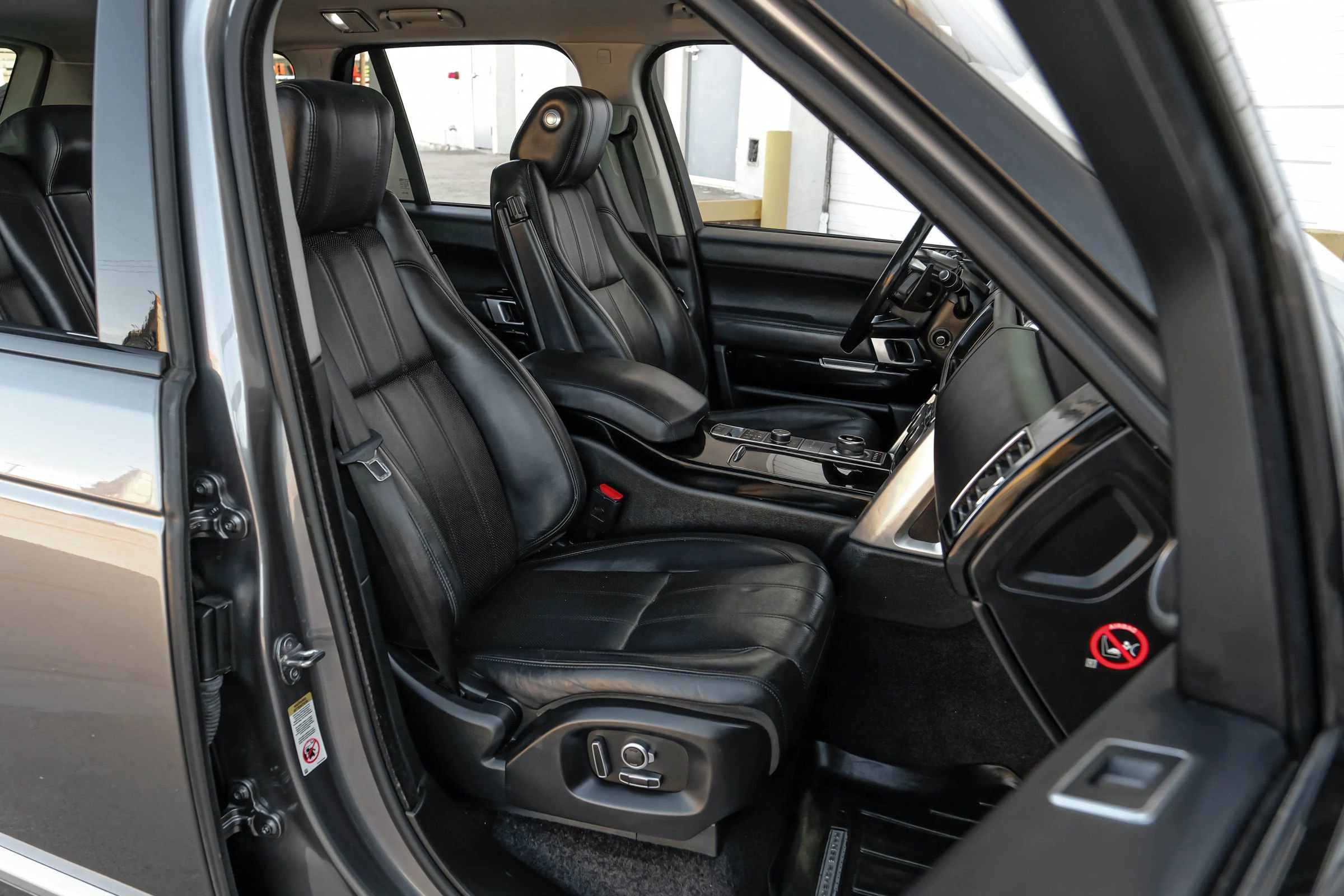 Used 2017 Land Rover Range Rover HSE image 35