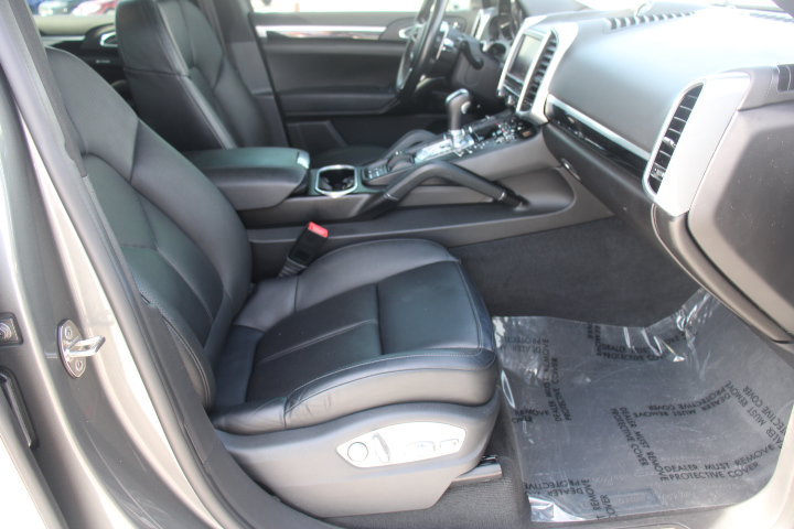Used 2016 Porsche Cayenne AWD/4WD image 20