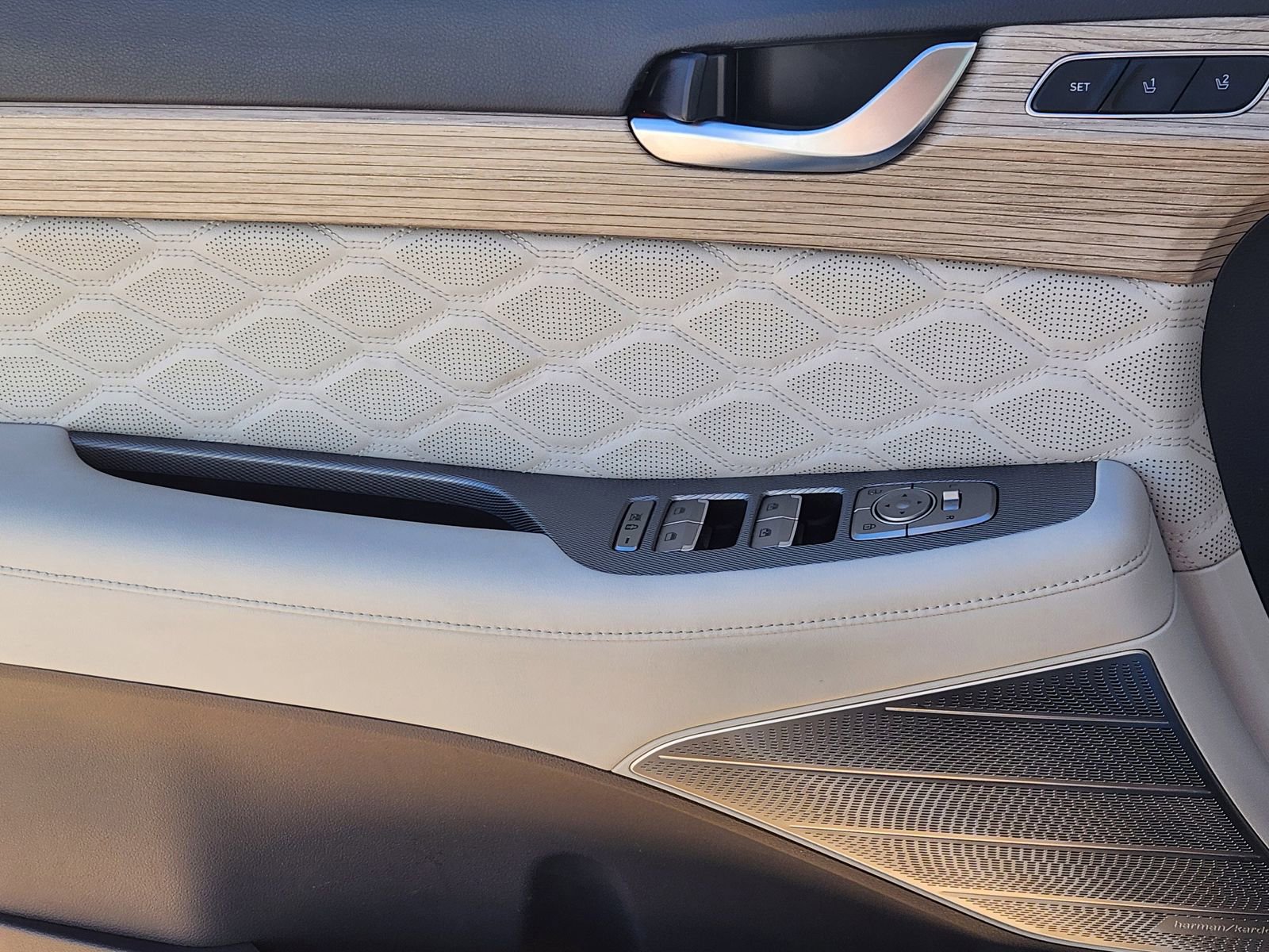 Used 2022 Hyundai Palisade Calligraphy image 25