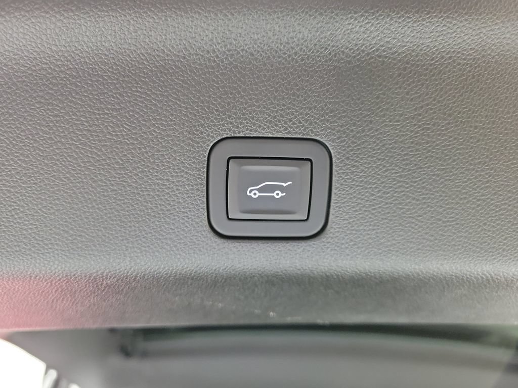Certified 2025 Cadillac Escalade ESV Sport Platinum w/ LPO, Floor Liner Package AWD/4WD image 9