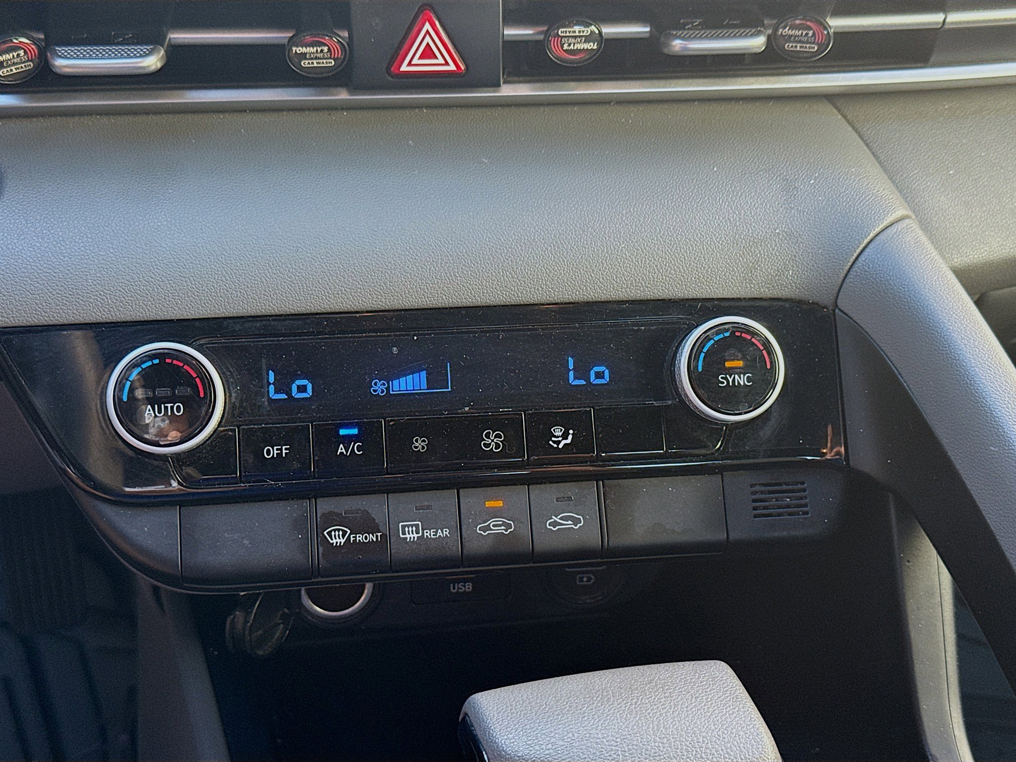 Used 2023 Hyundai Elantra SEL image 12