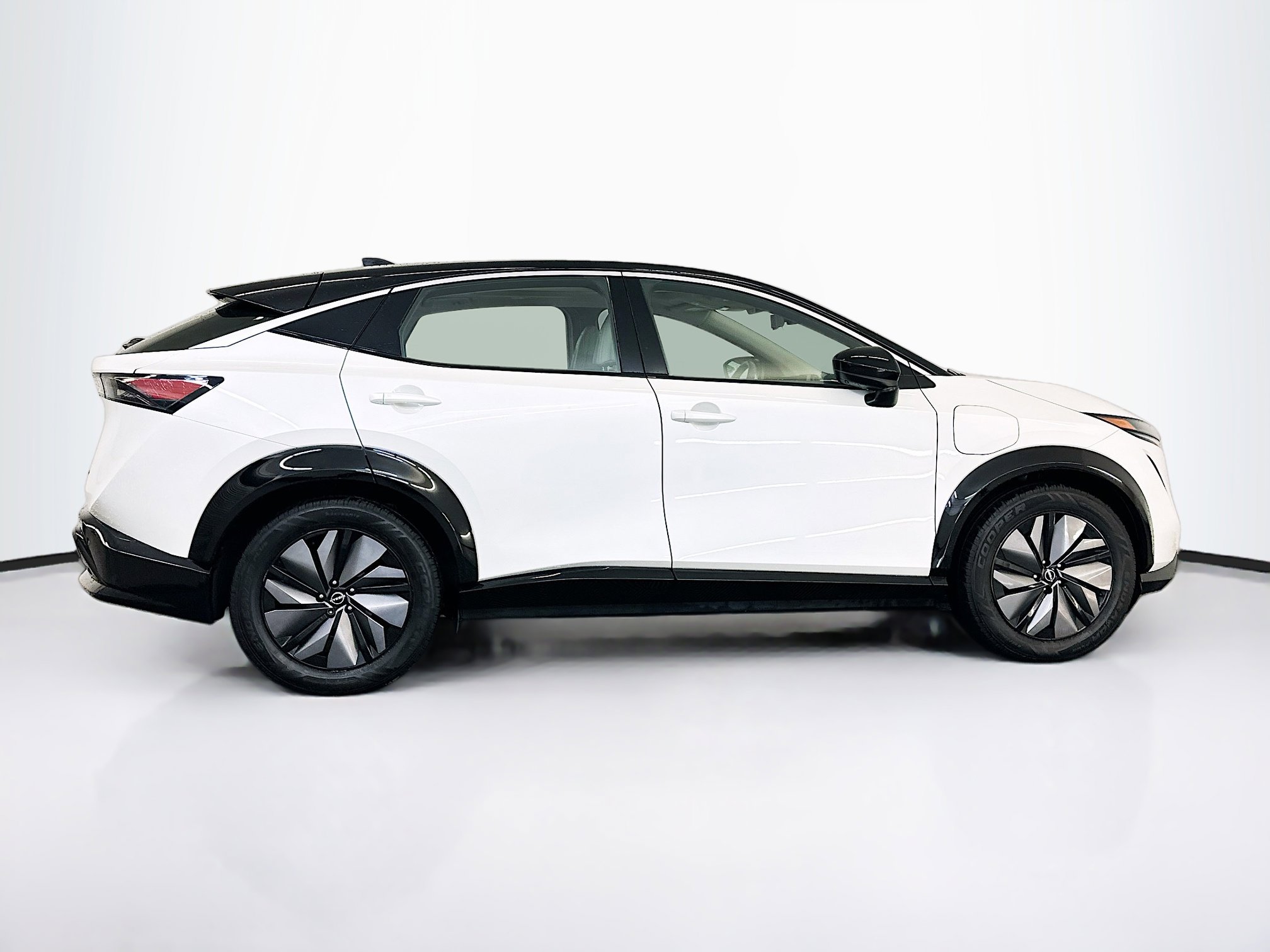 Used 2023 Nissan Ariya EVOLVE+ image 10