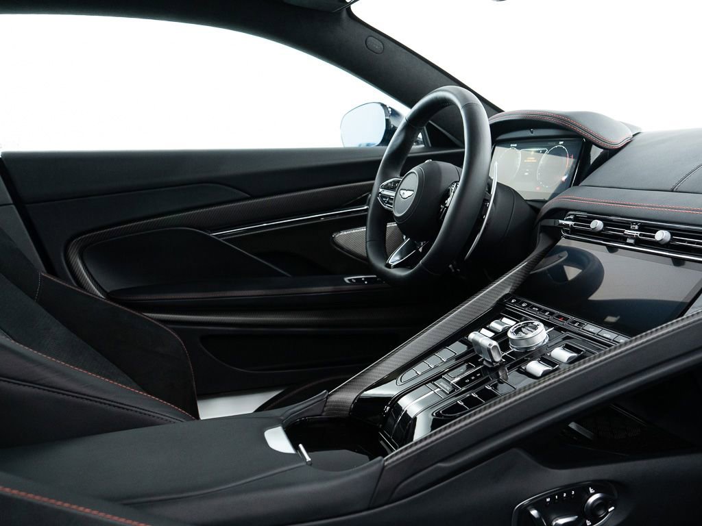 Used 2025 Aston Martin DB12 Coupe image 24