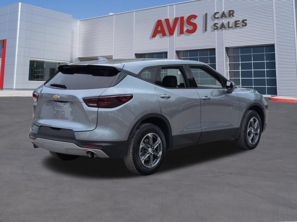Used 2025 Chevrolet Blazer LT FWD image 6