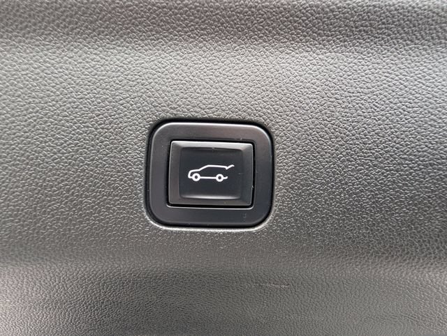 Used 2022 GMC Yukon XL Denali w/ Denali Premium Package AWD/4WD image 14