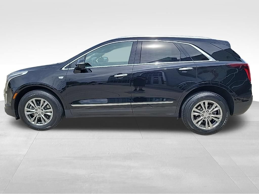 Used 2022 Cadillac XT5 Premium Luxury w/ Technology Package AWD/4WD image 3