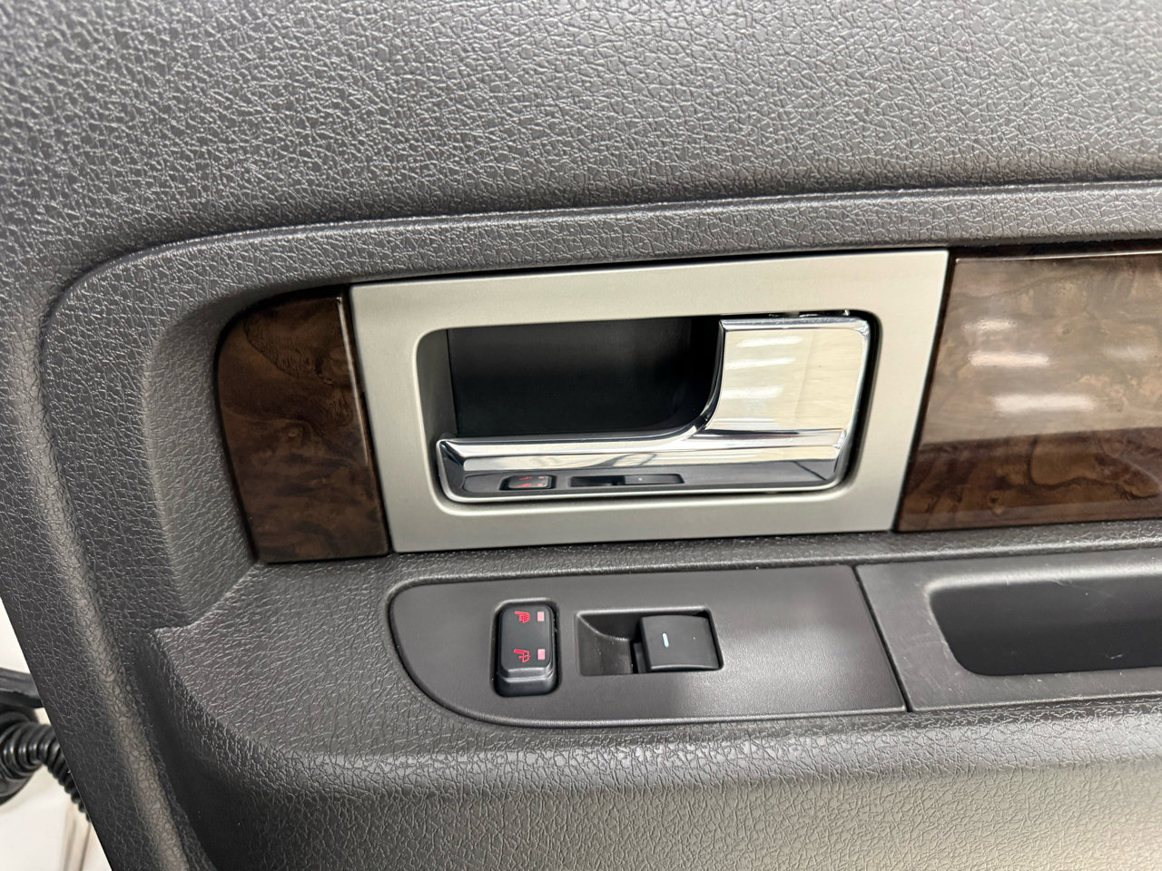 Used 2014 Ford F150 Platinum image 25