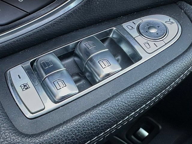 Used 2019 Mercedes-Benz C 300 4MATIC Sedan image 34