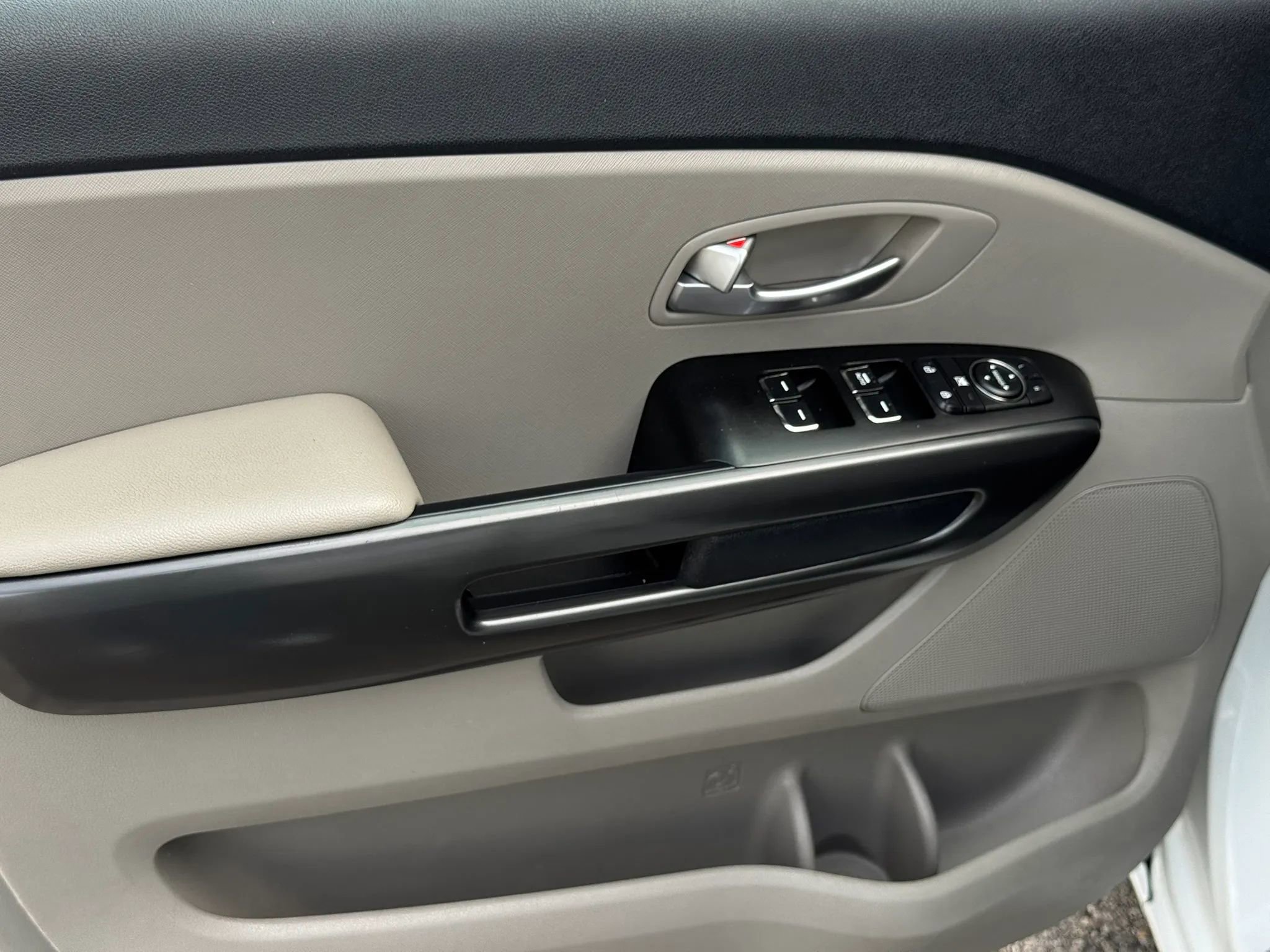 Used 2020 Kia Sedona EX FWD image 10