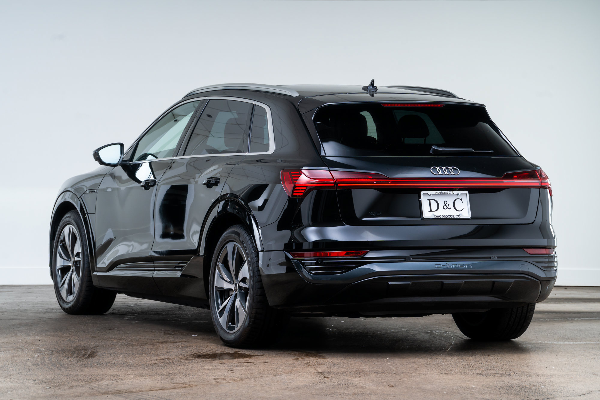 Used 2024 Audi Q8 e-tron Premium Plus w/ Premium Plus Package AWD/4WD image 5