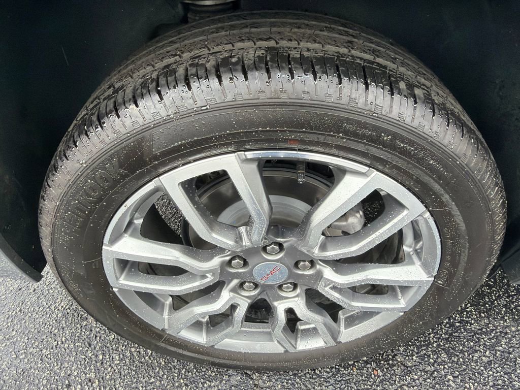 Used 2024 GMC Terrain Denali w/ Denali Premium Package image 17