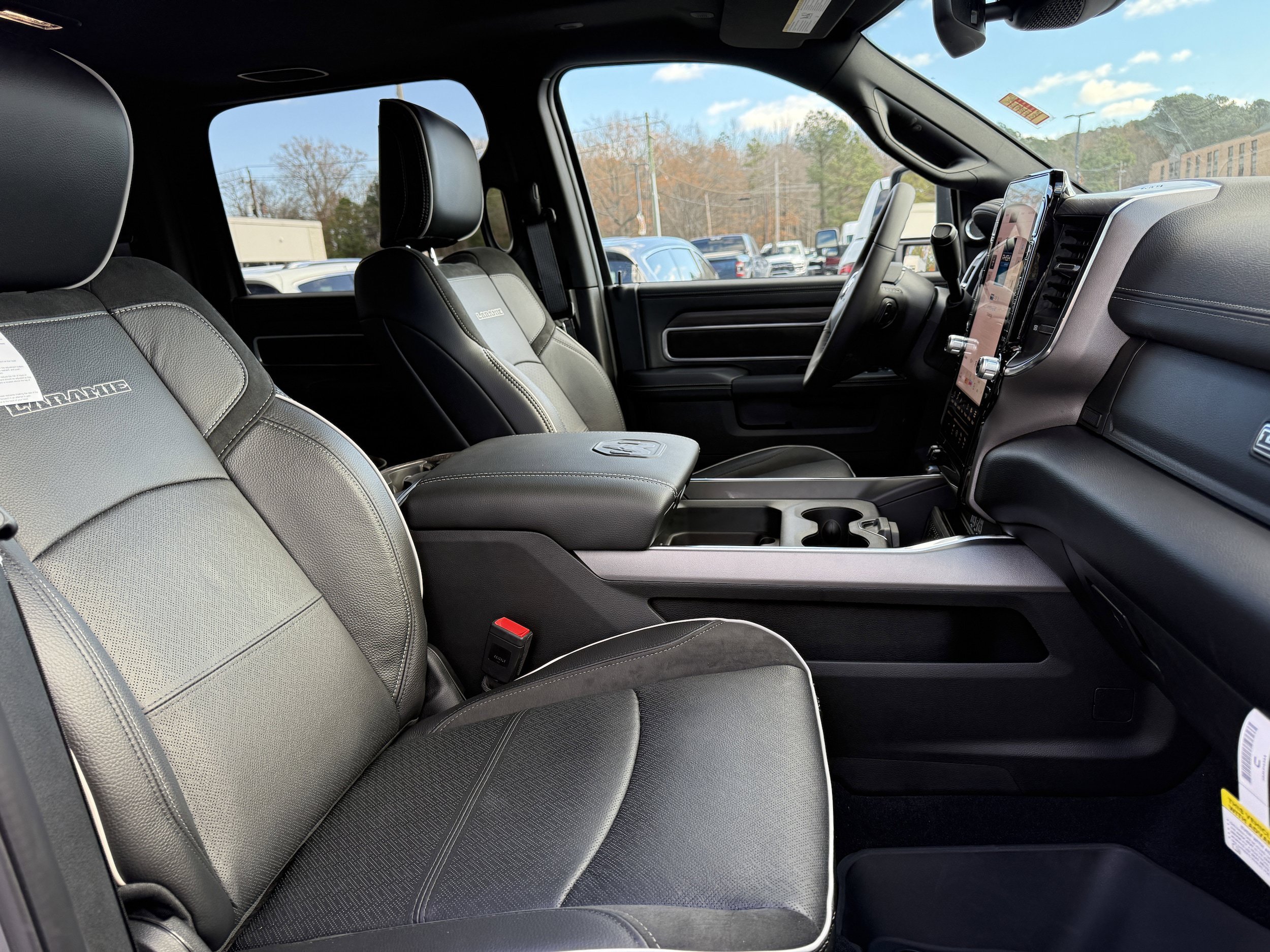 New 2026 RAM 2500 Laramie AWD/4WD image 14
