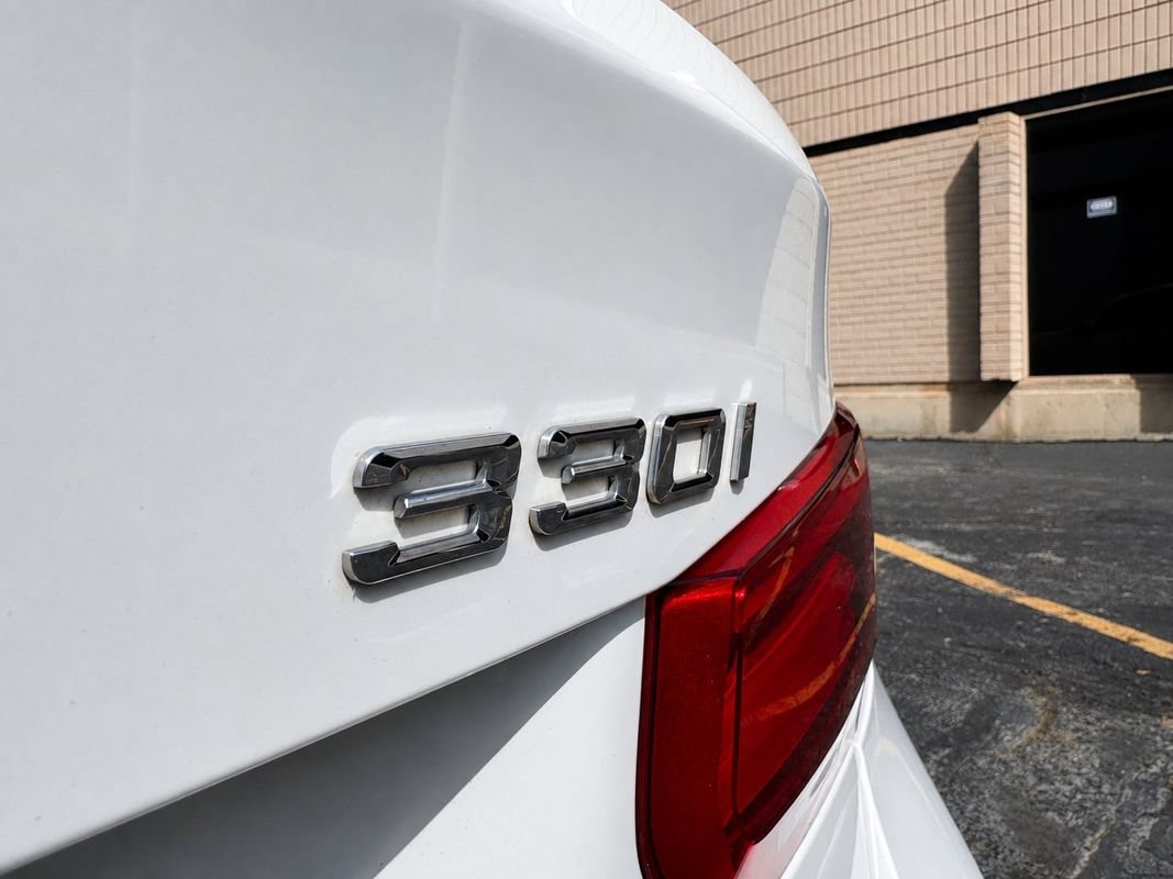 Used 2017 BMW 330i xDrive Sedan AWD/4WD image 5