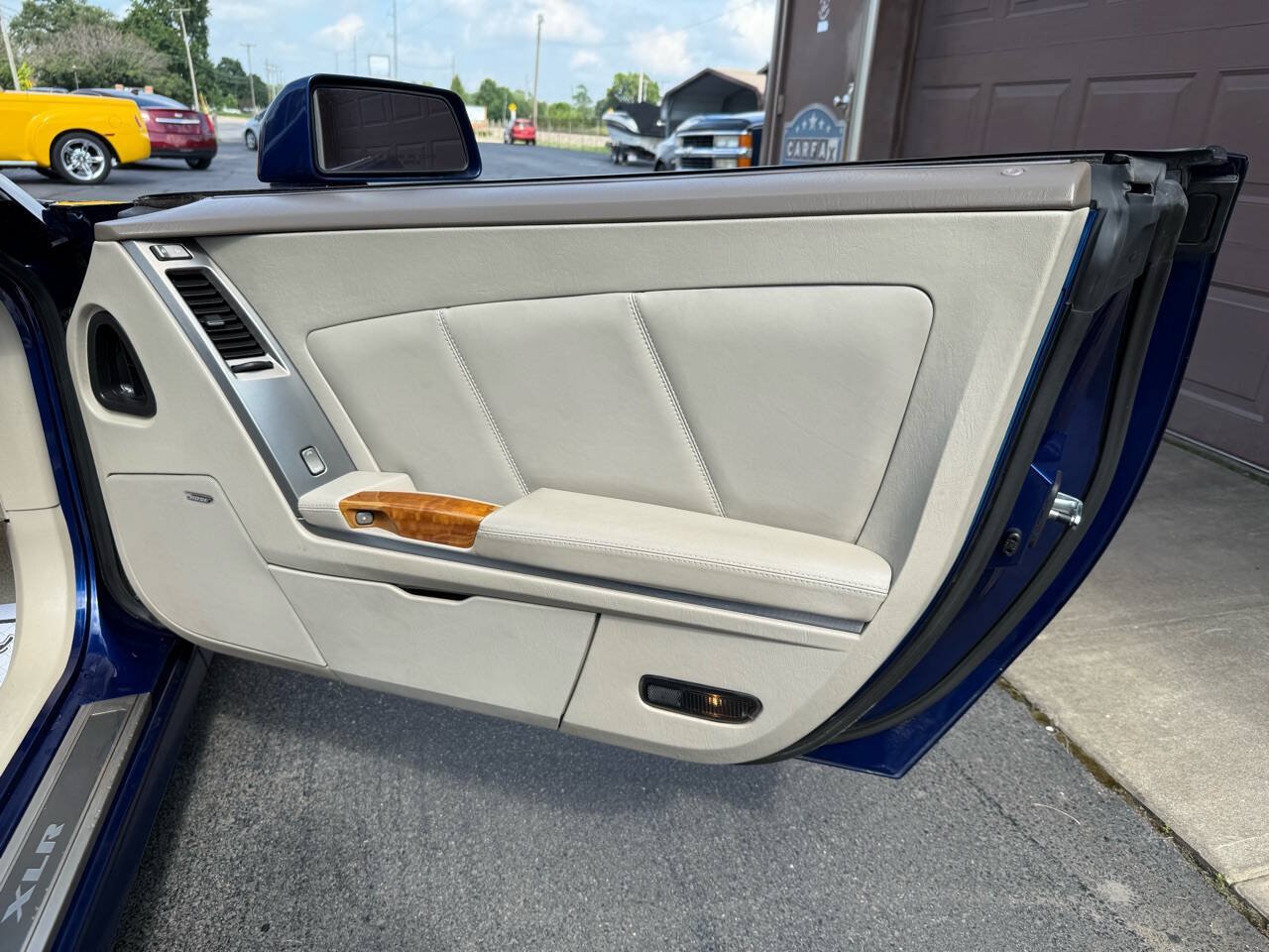 Used 2005 Cadillac XLR RWD image 38