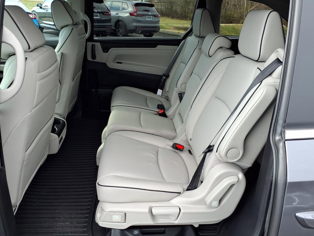 New 2026 Honda Odyssey Touring image 11