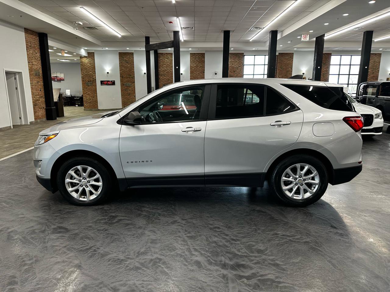 Used 2021 Chevrolet Equinox LS w/ LS Convenience Package FWD image 8