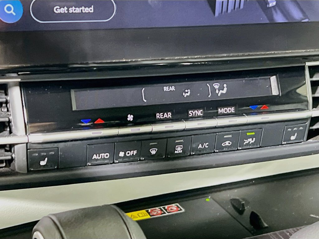 Certified 2025 Toyota Sienna XLE FWD image 14