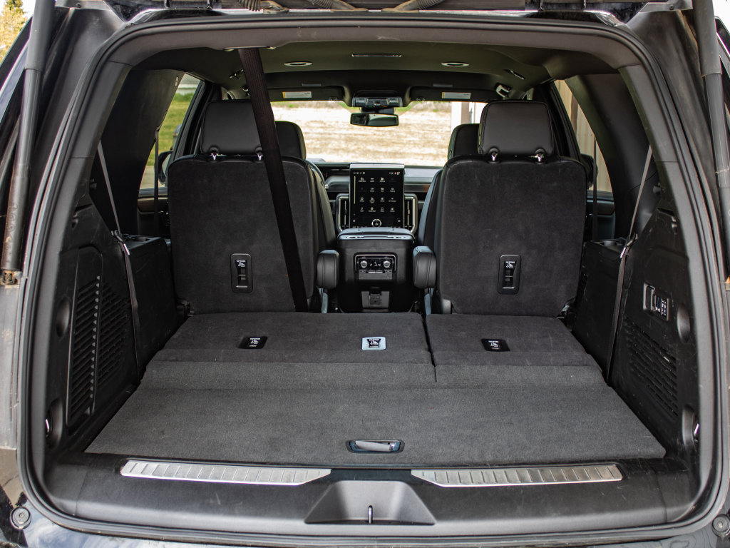 Used 2025 GMC Yukon Denali AWD/4WD image 31