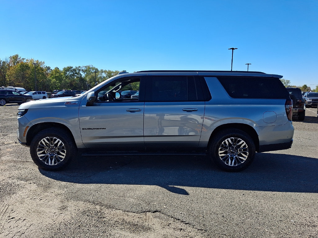 Used 2025 Chevrolet Suburban Z71 AWD/4WD image 7