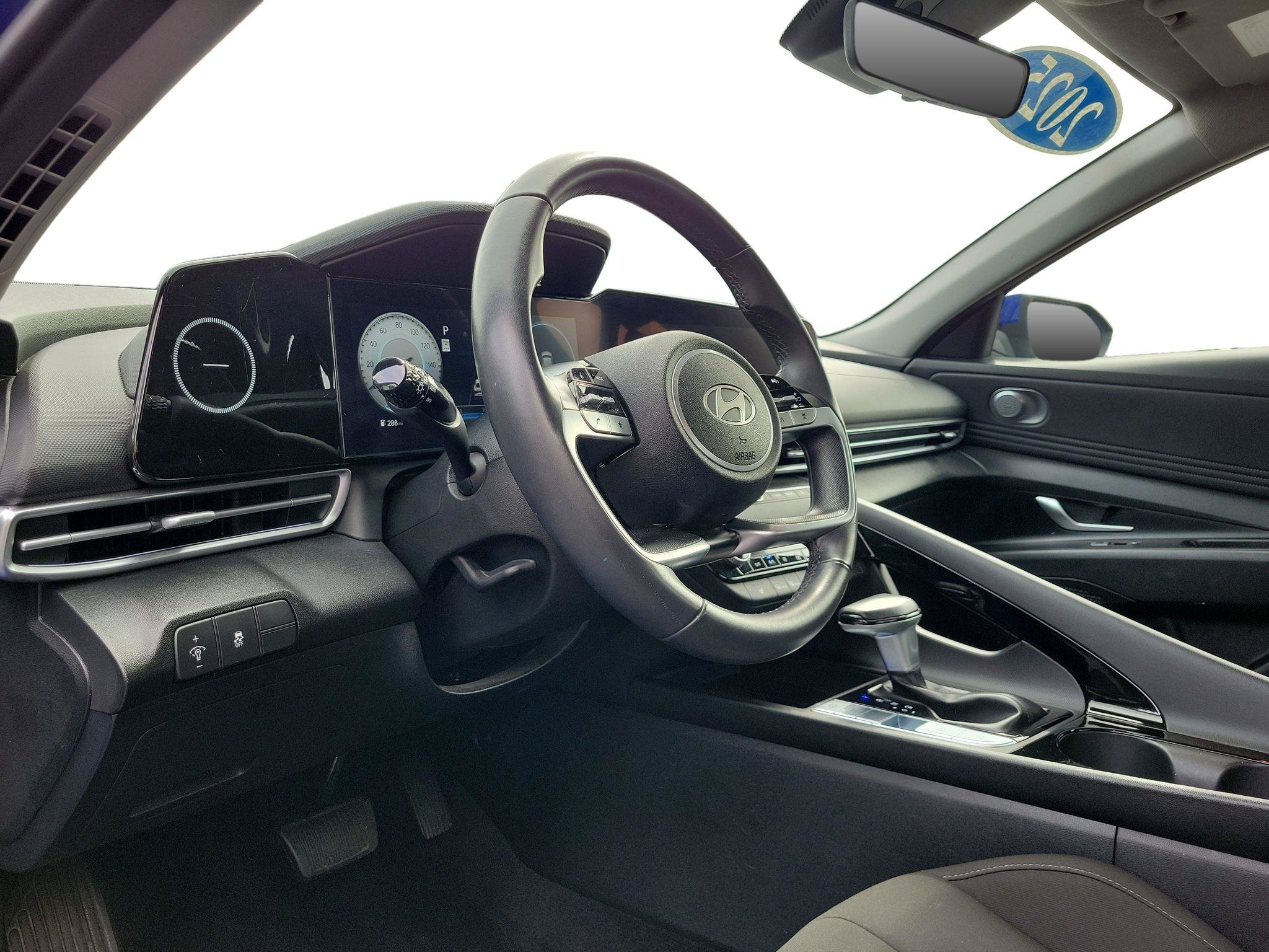 Used 2025 Hyundai Elantra SEL FWD image 6