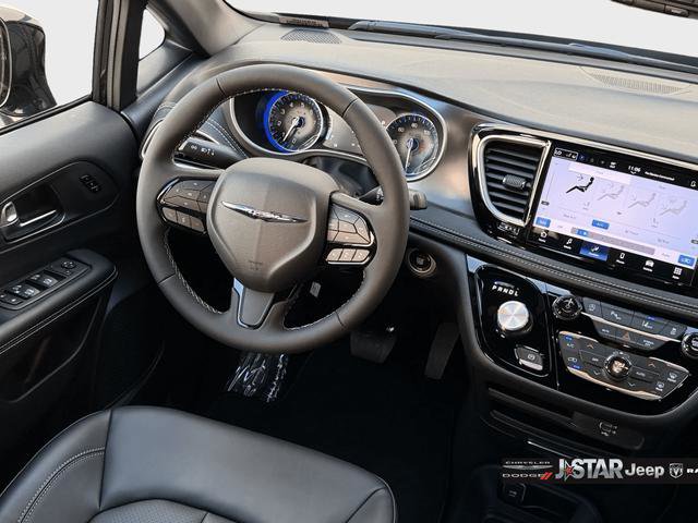 New 2026 Chrysler Pacifica Select image 16