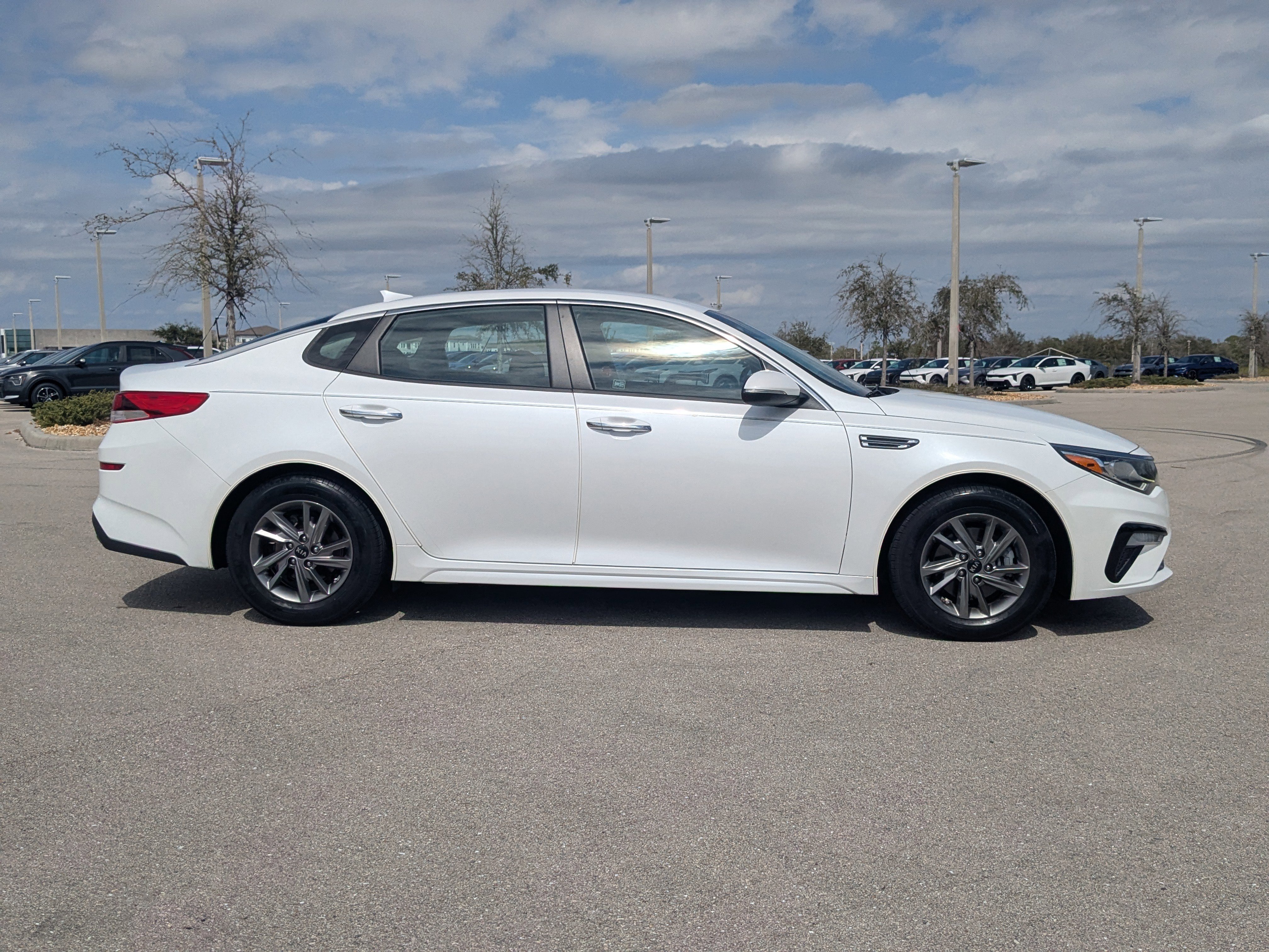 Used 2019 Kia Optima LX image 4