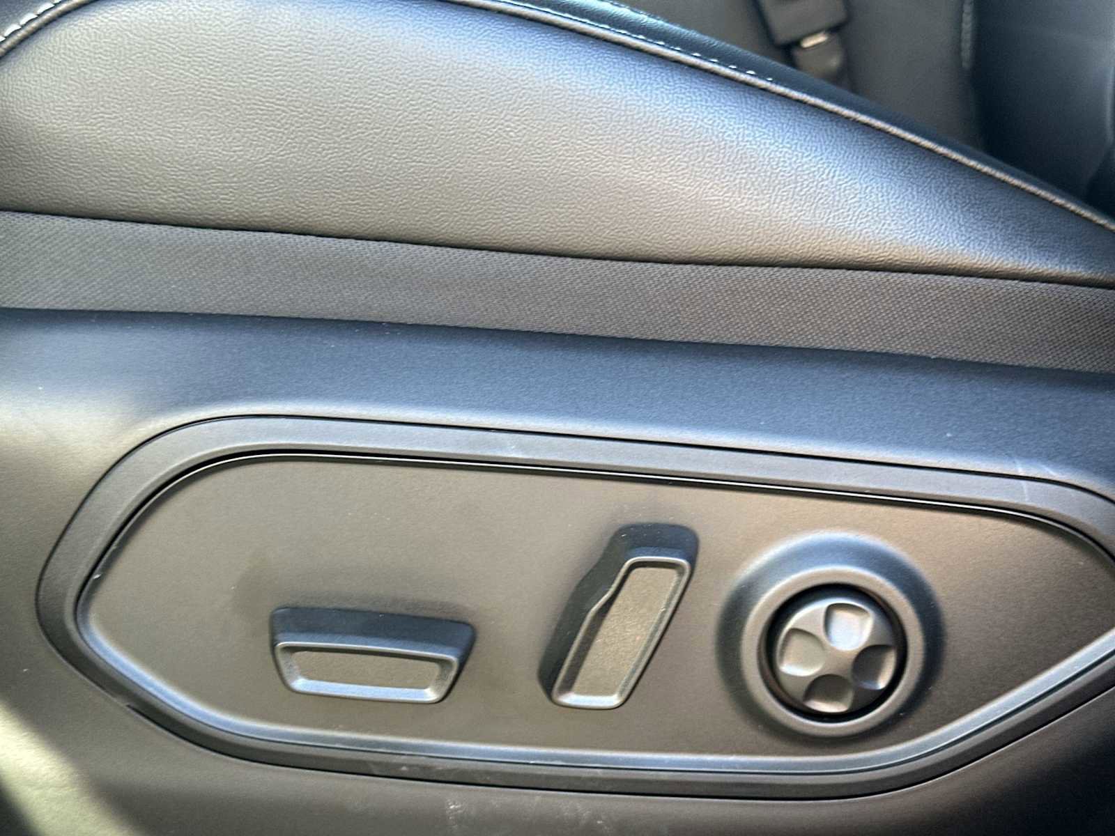 New 2025 Jeep Grand Cherokee Limited w/ Luxury Tech Group II image 14