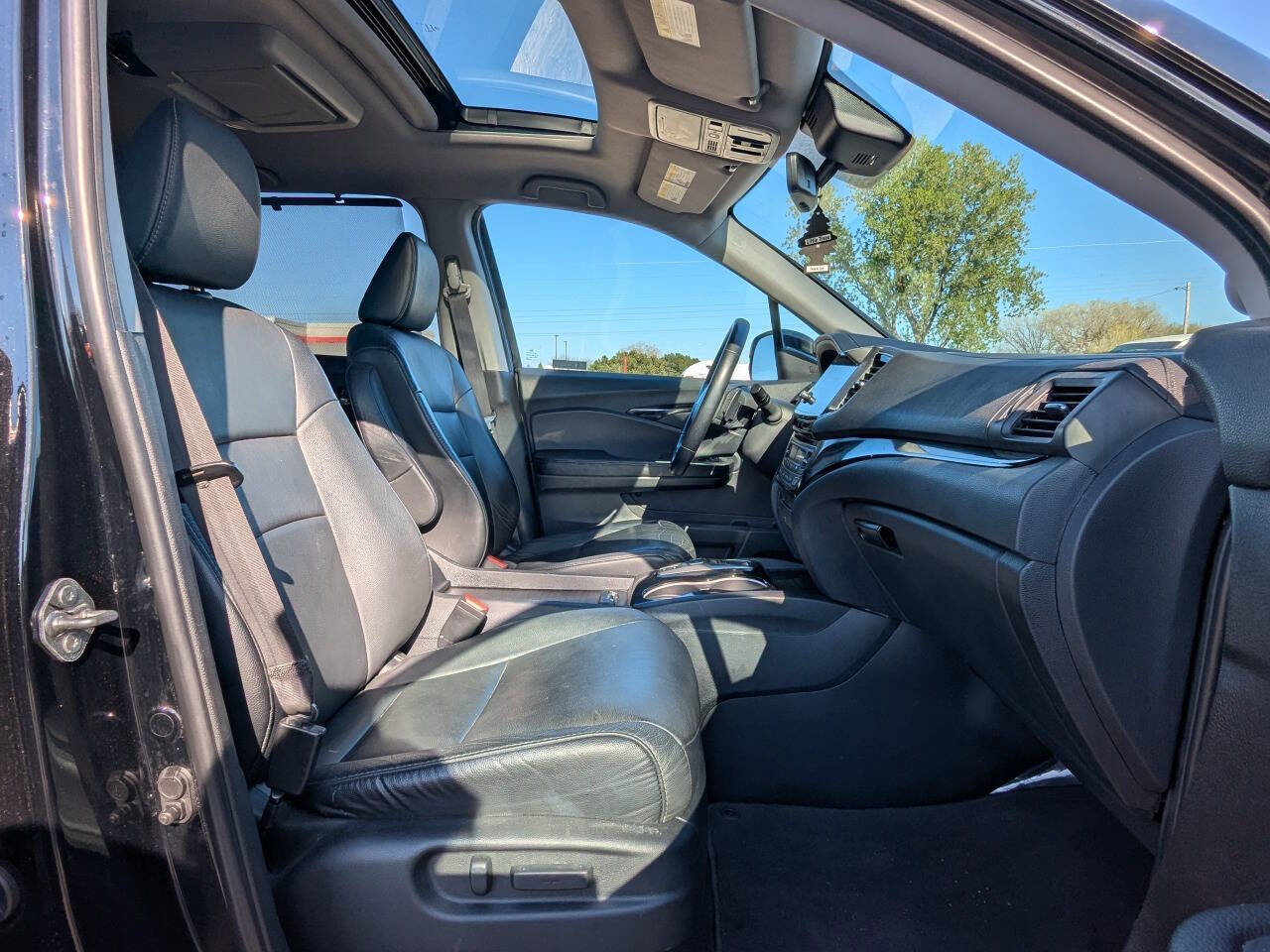 Used 2022 Honda Pilot Touring image 16