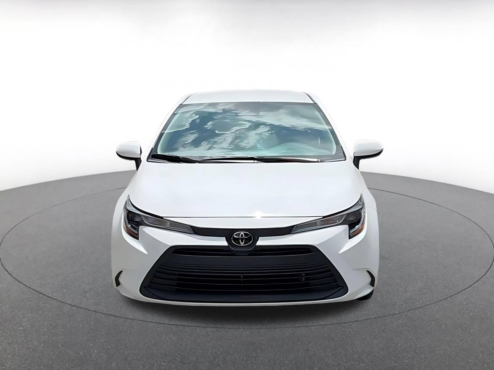 Used 2025 Toyota Corolla LE FWD image 4
