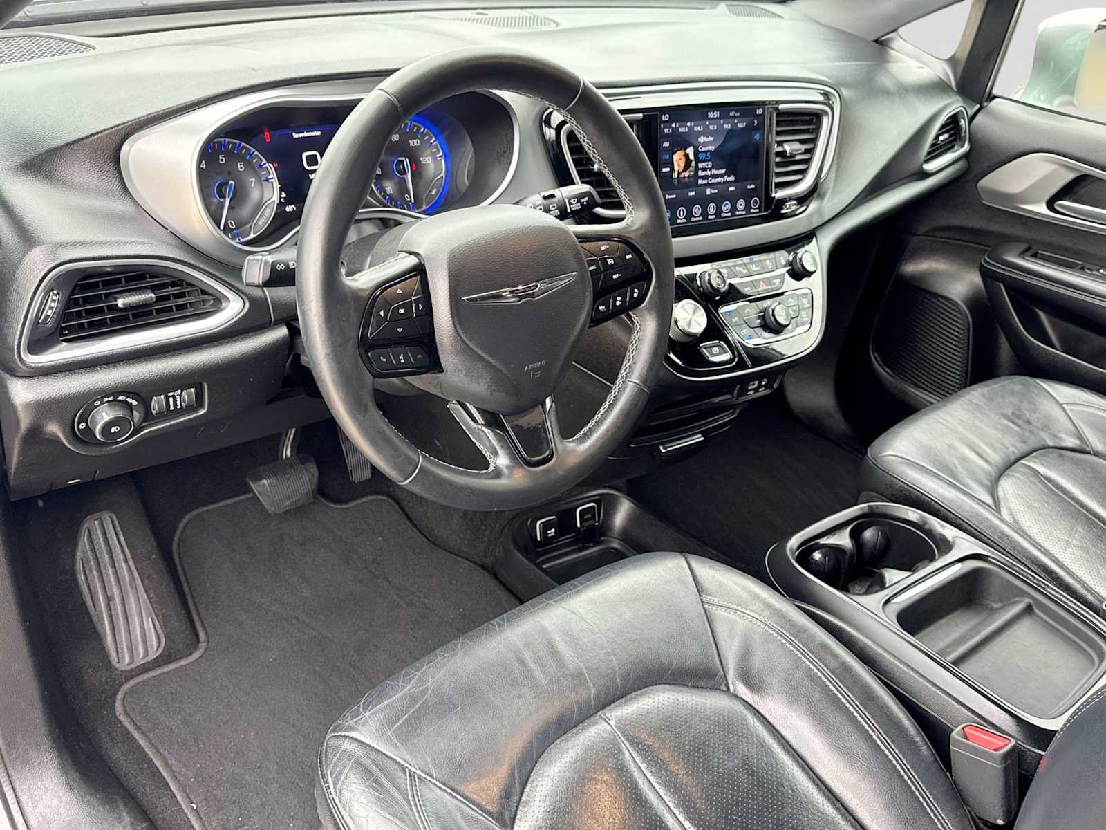 Used 2018 Chrysler Pacifica Touring-L w/ Advanced Safetytec Group FWD video 2