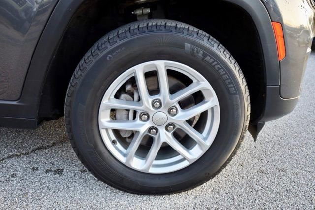 Used 2023 Jeep Grand Cherokee Laredo image 14
