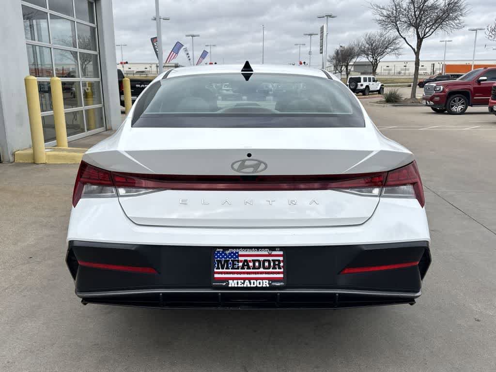 Used 2025 Hyundai Elantra SEL FWD image 5