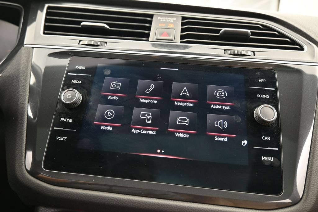 Used 2024 Volkswagen Tiguan SE R-Line FWD image 24