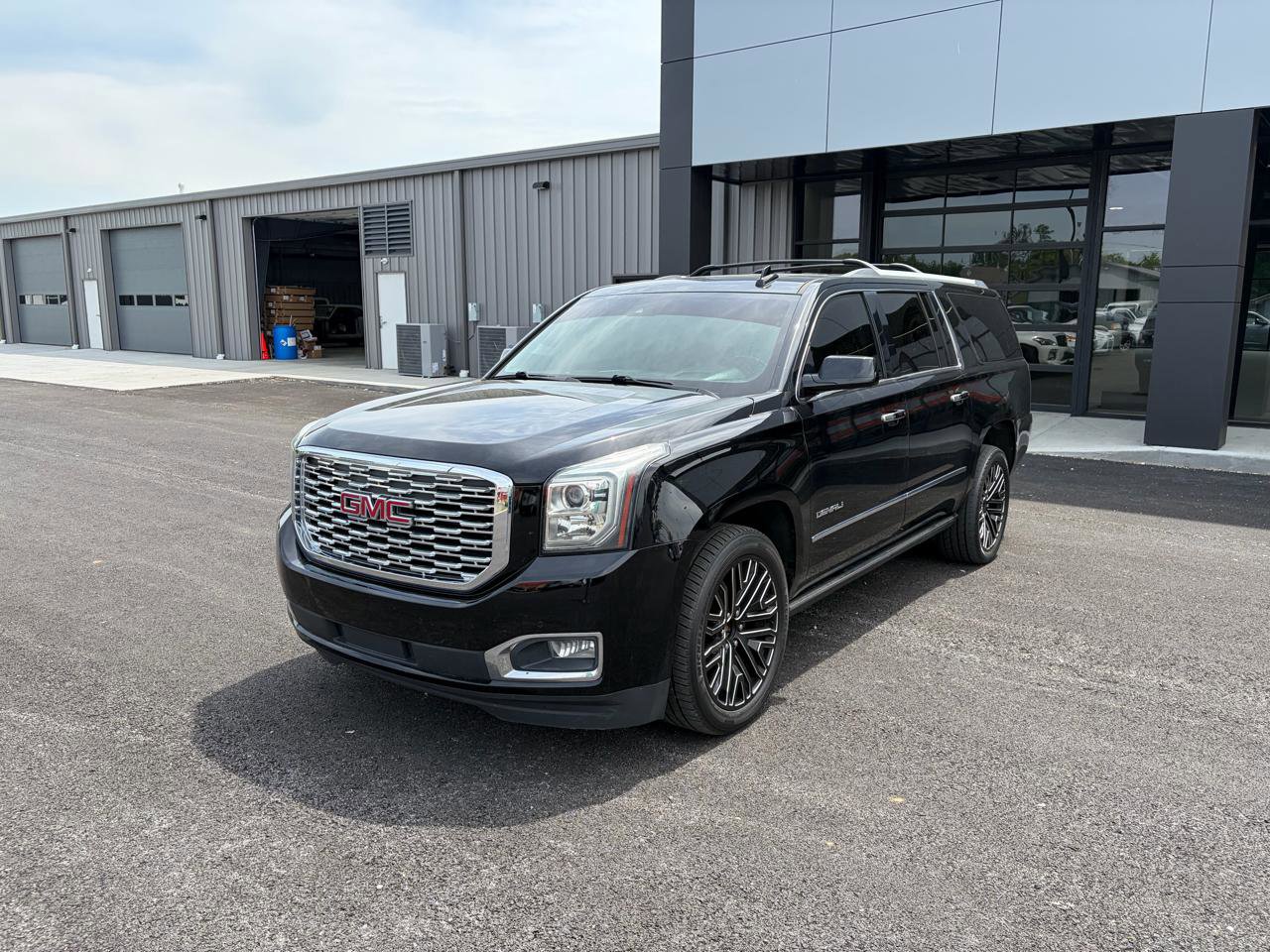 Used 2018 GMC Yukon XL Denali w/ Denali Ultimate Package AWD/4WD image 7