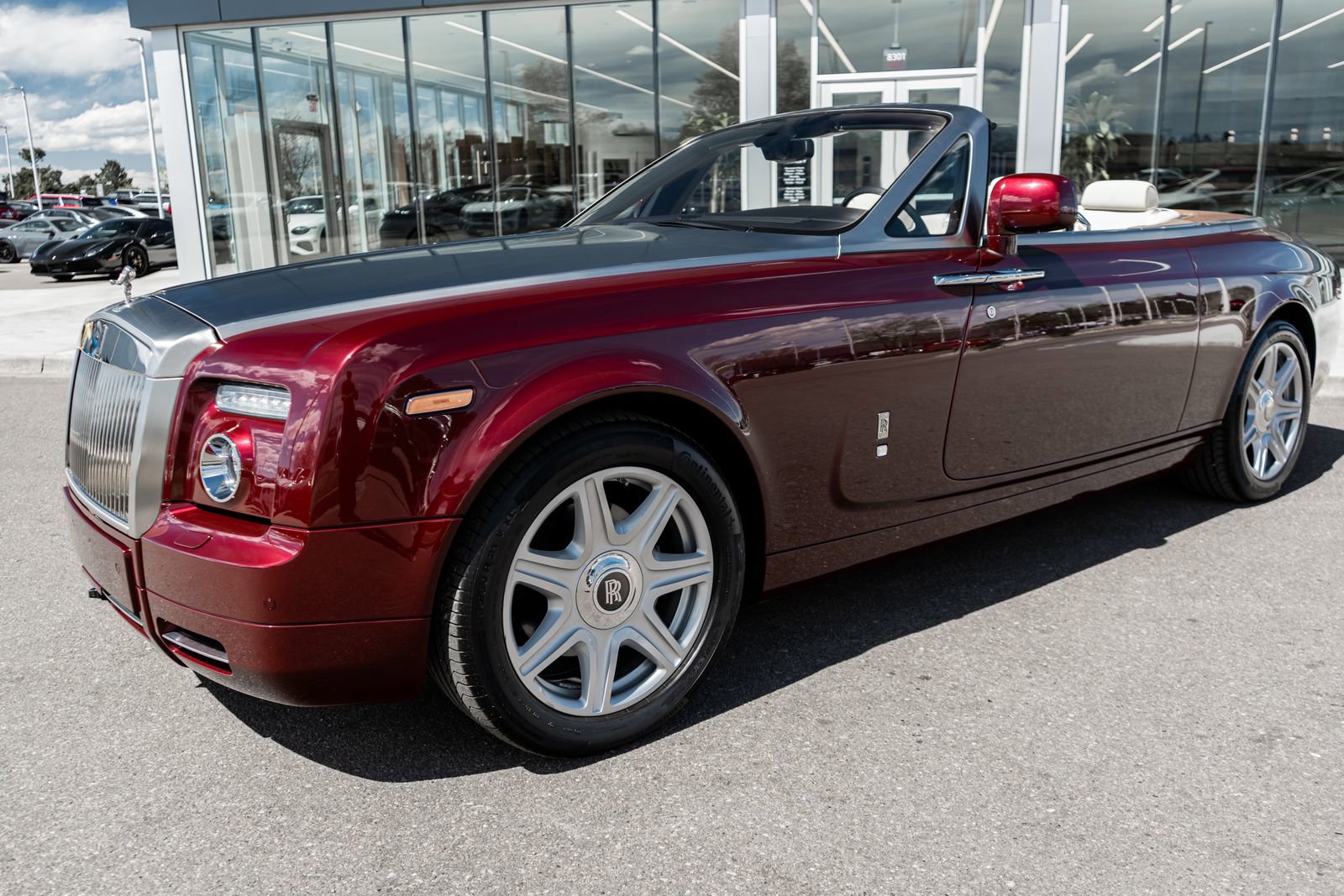 Used 2010 Rolls-Royce Phantom Drophead Coupe image 21