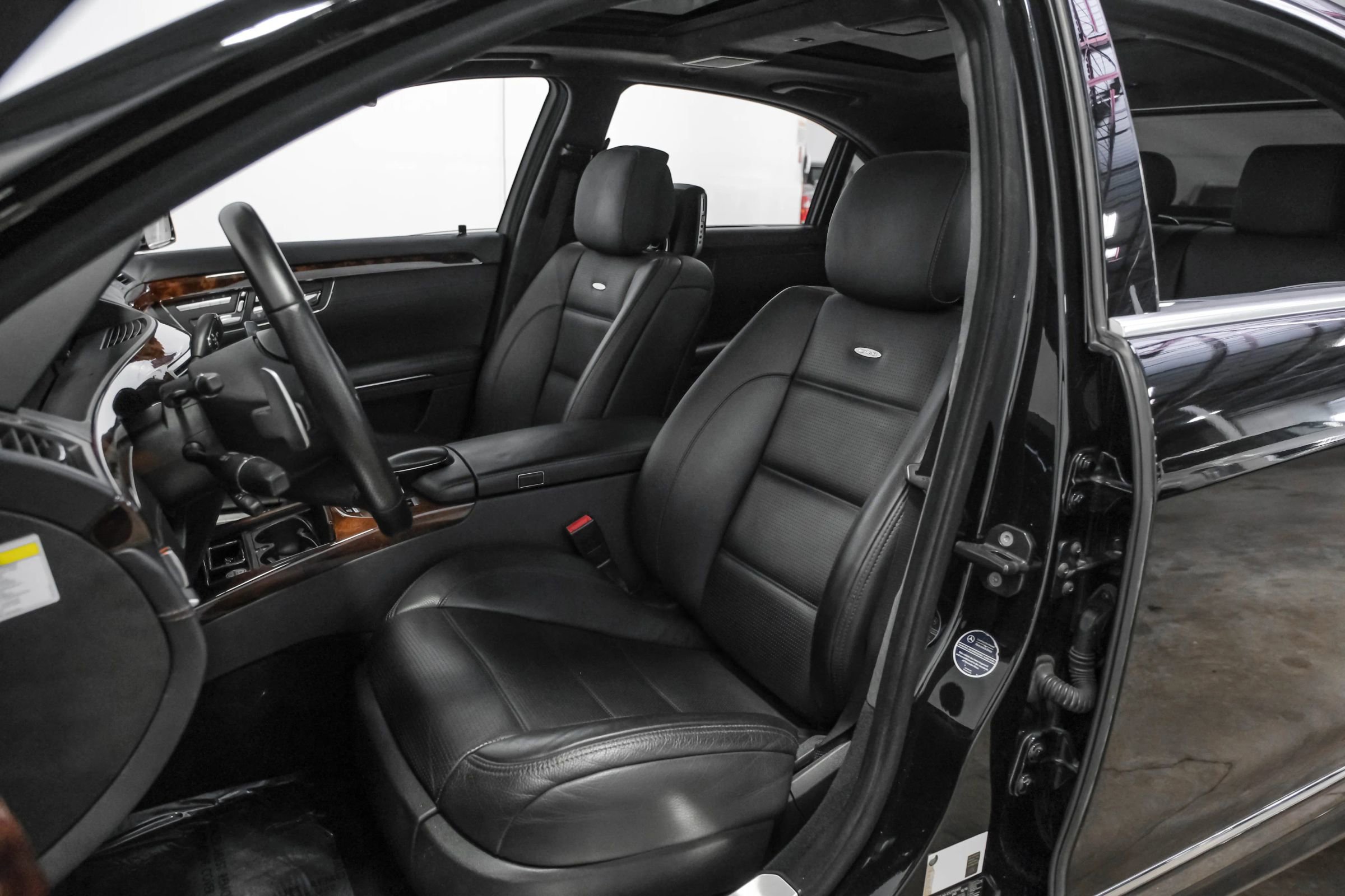 Used 2011 Mercedes-Benz S 63 AMG image 27