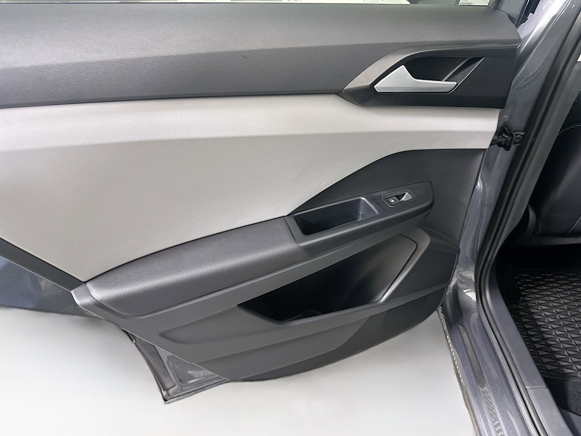 Used 2023 Volkswagen Taos SE image 24