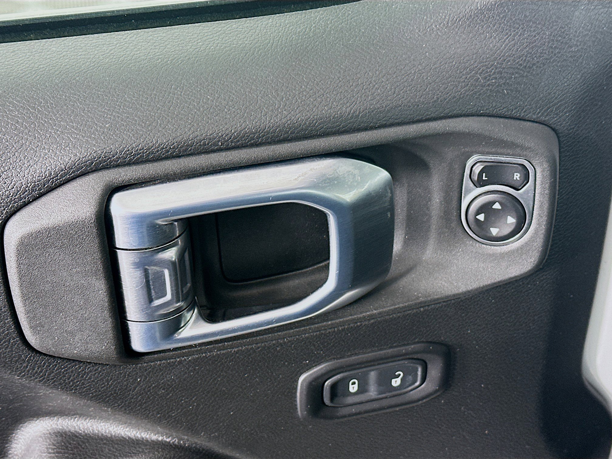 Used 2021 Jeep Wrangler Sport S AWD/4WD image 15