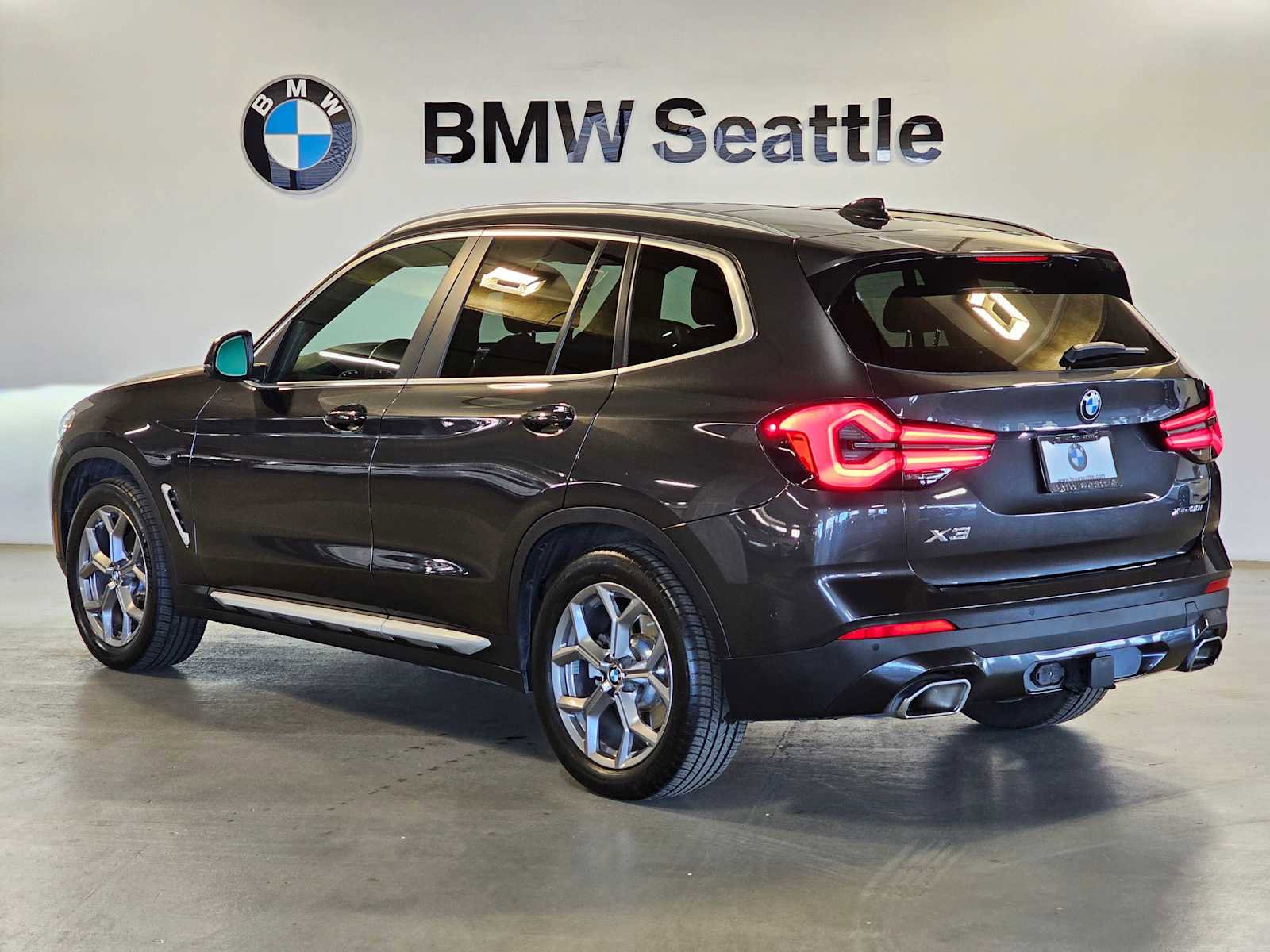 Used 2023 BMW X3 xDrive30i w/ Premium Package AWD/4WD image 4