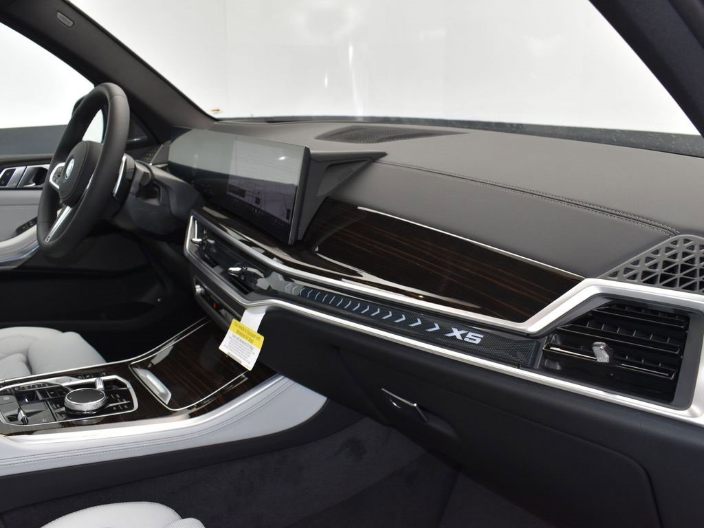 New 2026 BMW X5 xDrive50e image 25