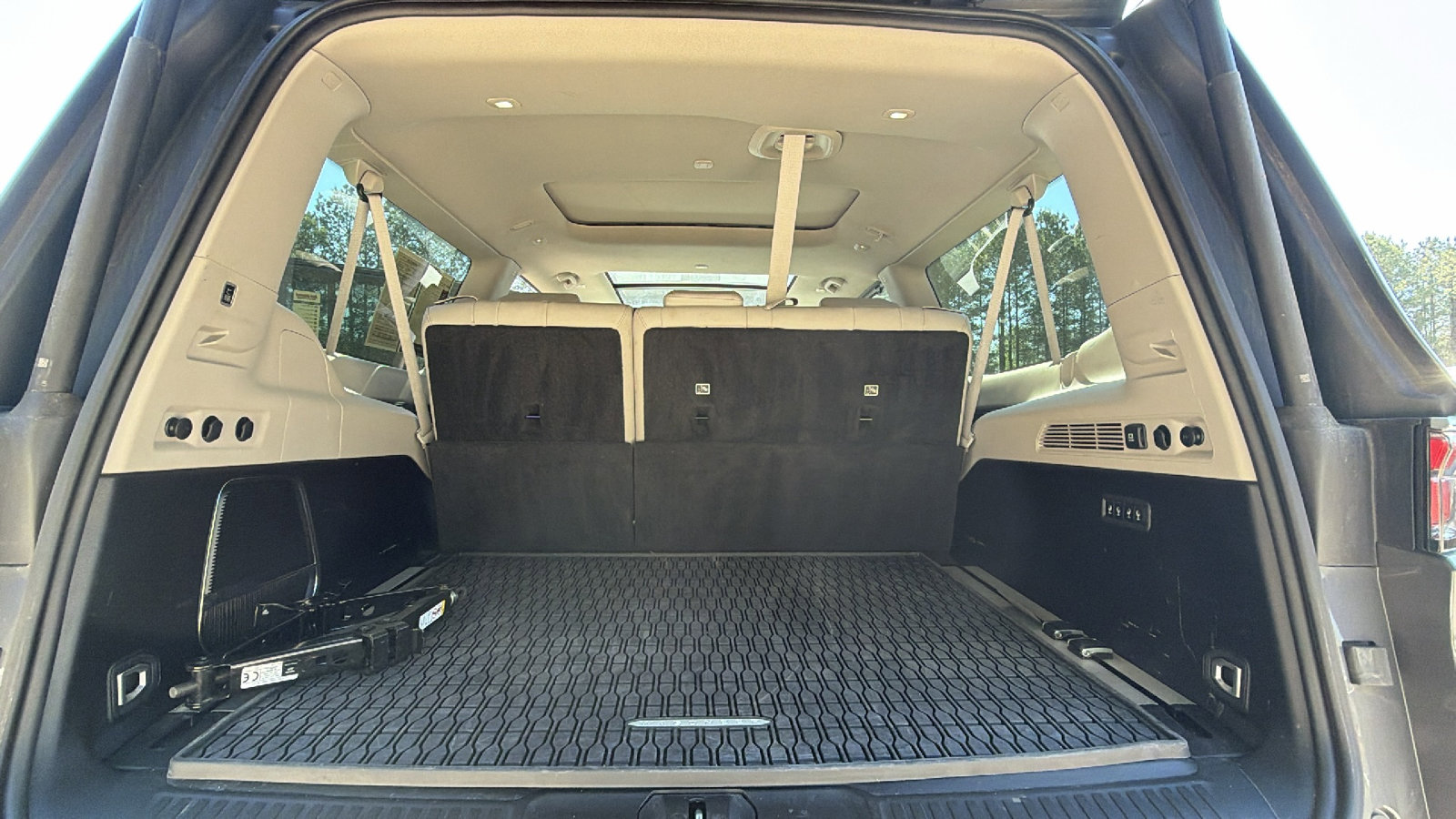 Used 2024 Jeep Wagoneer L Series III w/ Premium Group I image 13