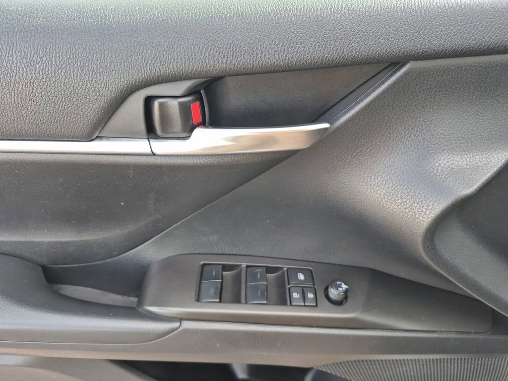 Used 2023 Toyota Camry LE image 7