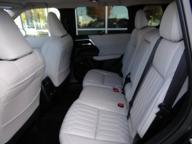 New 2025 Mitsubishi Outlander SEL image 16