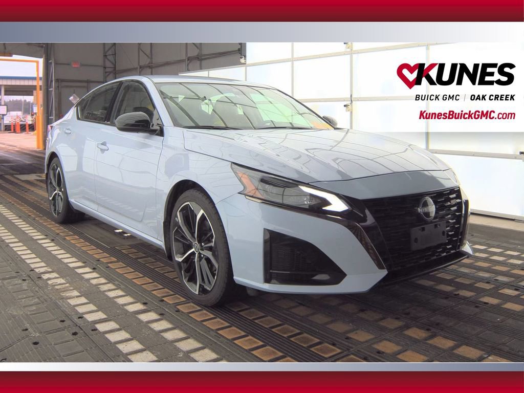 Used 2025 Nissan Altima 2.5 SR FWD image 5