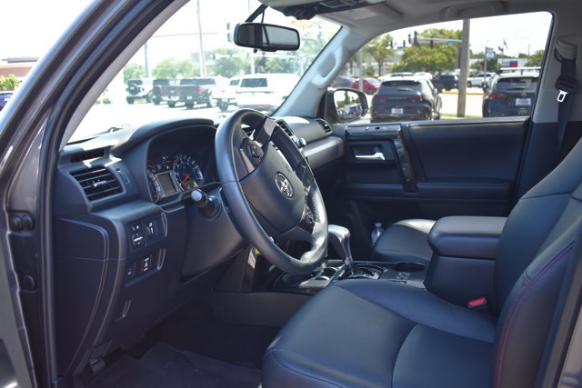 Used 2018 Toyota 4Runner TRD Off-Road Premium AWD/4WD image 6