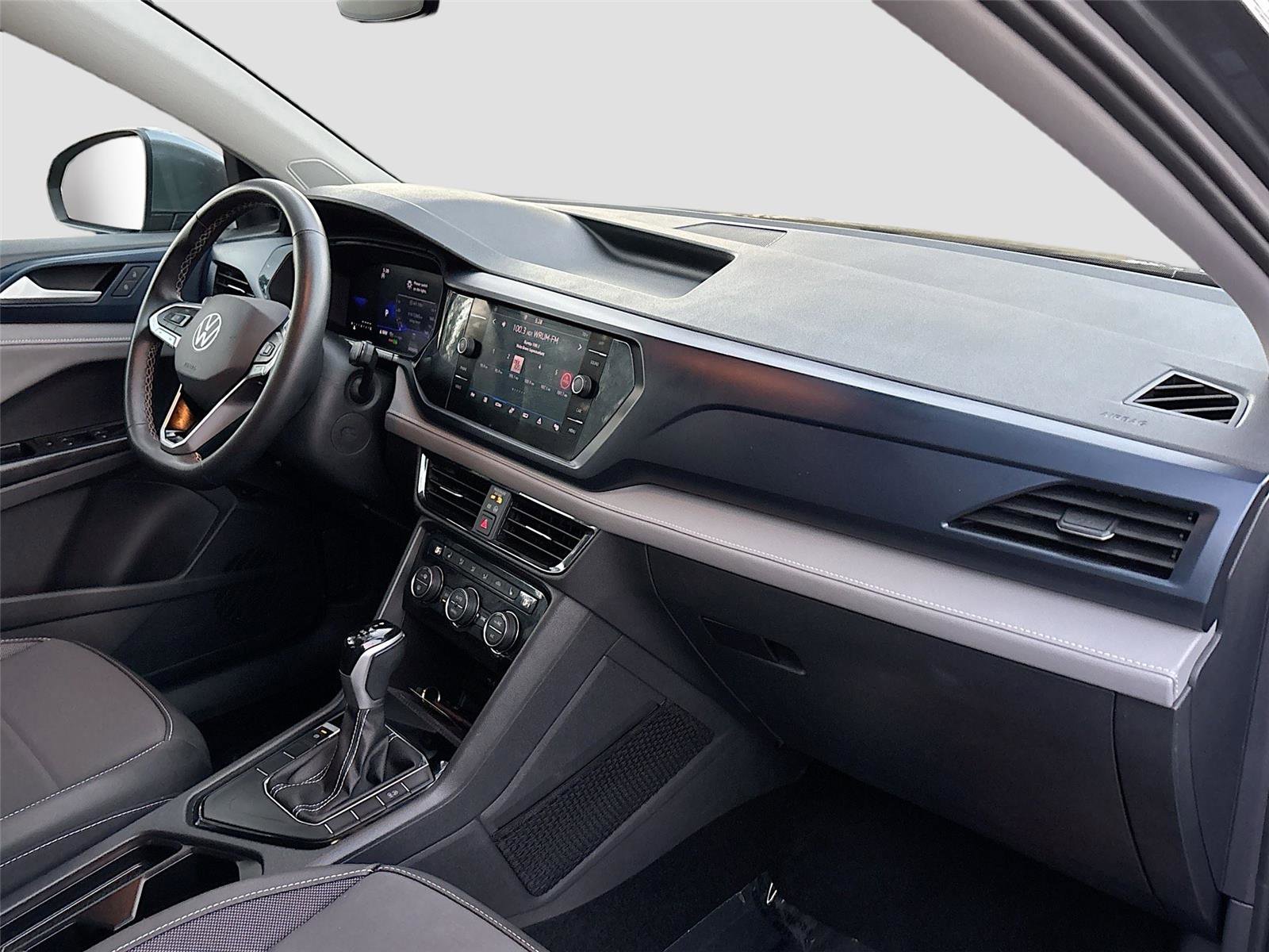 Used 2024 Volkswagen Taos SE image 30