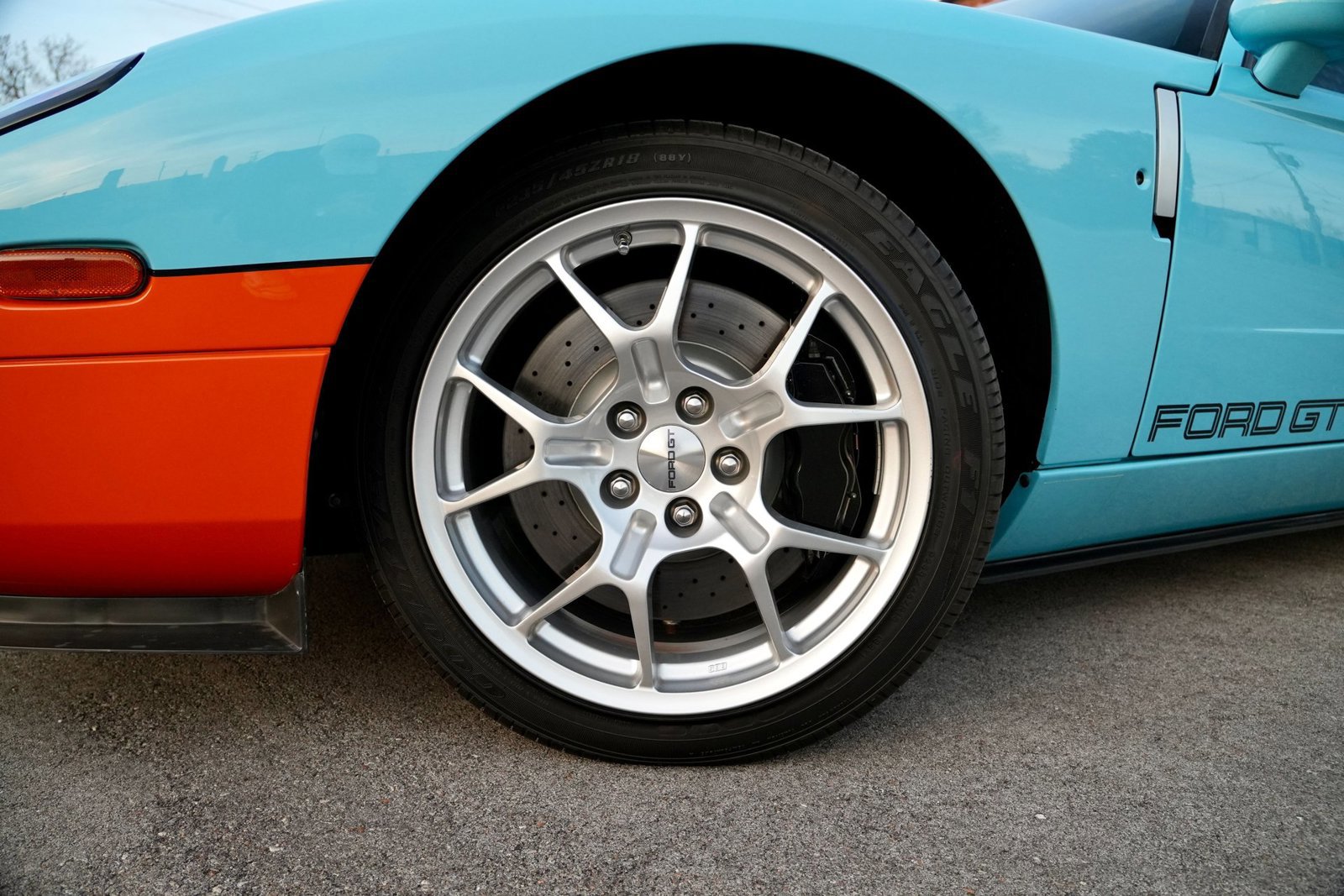 Used 2006 Ford GT image 12