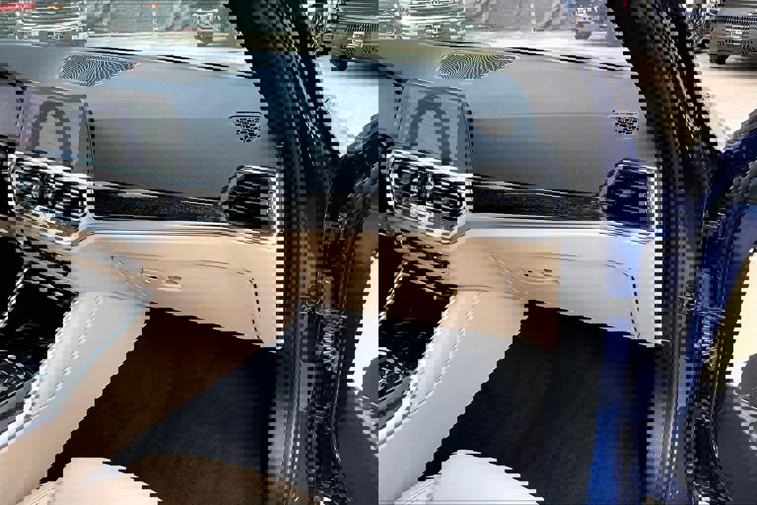 Used 2022 BMW 330i Sedan w/ Driving Assistance Package image 19